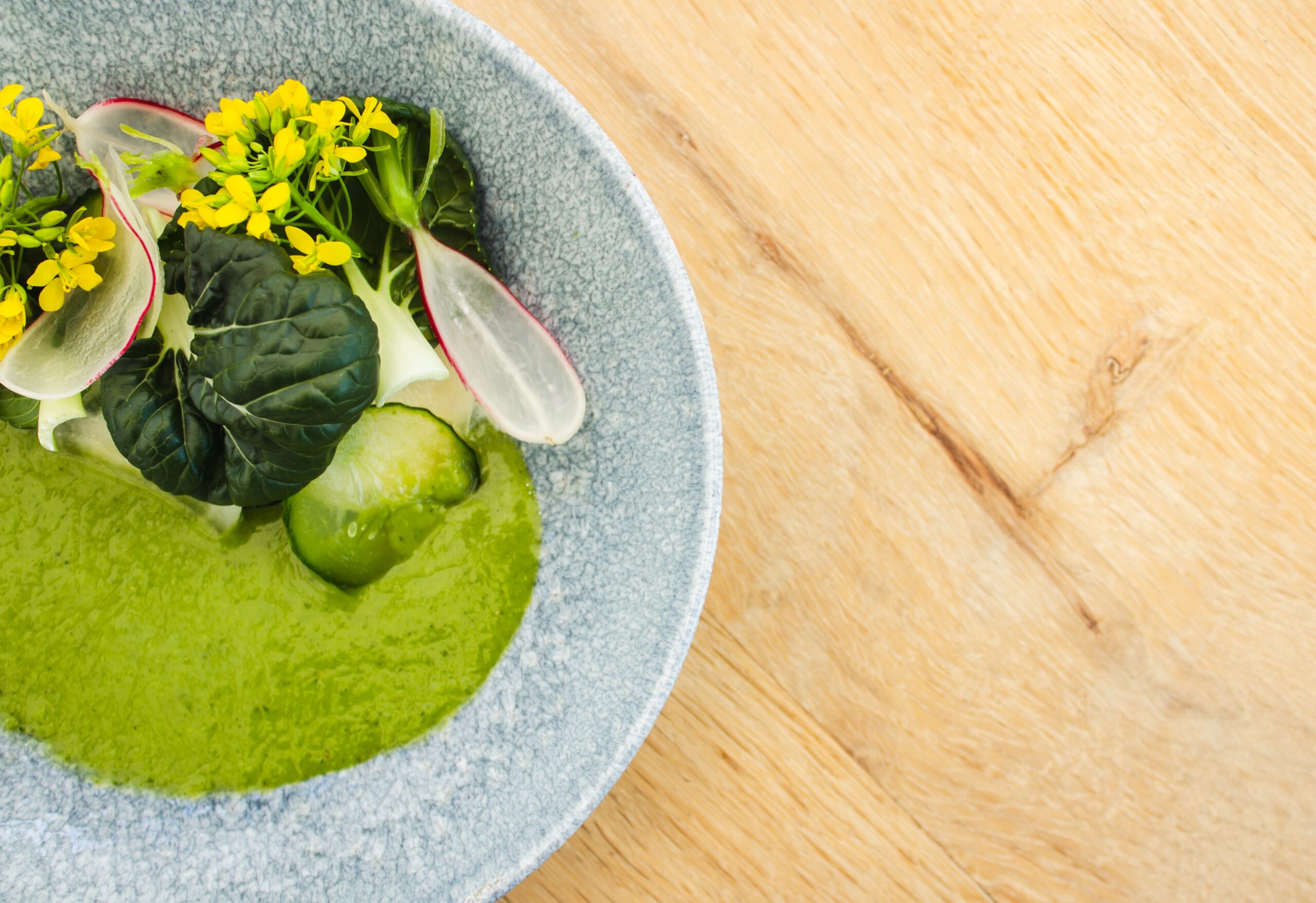 green soup with eatable flowers